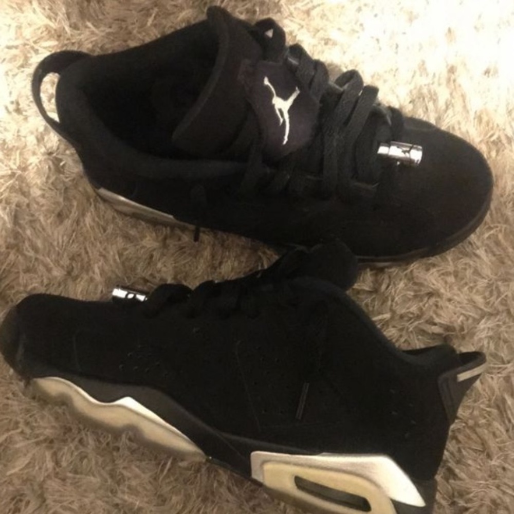 Jordan 6s size 6